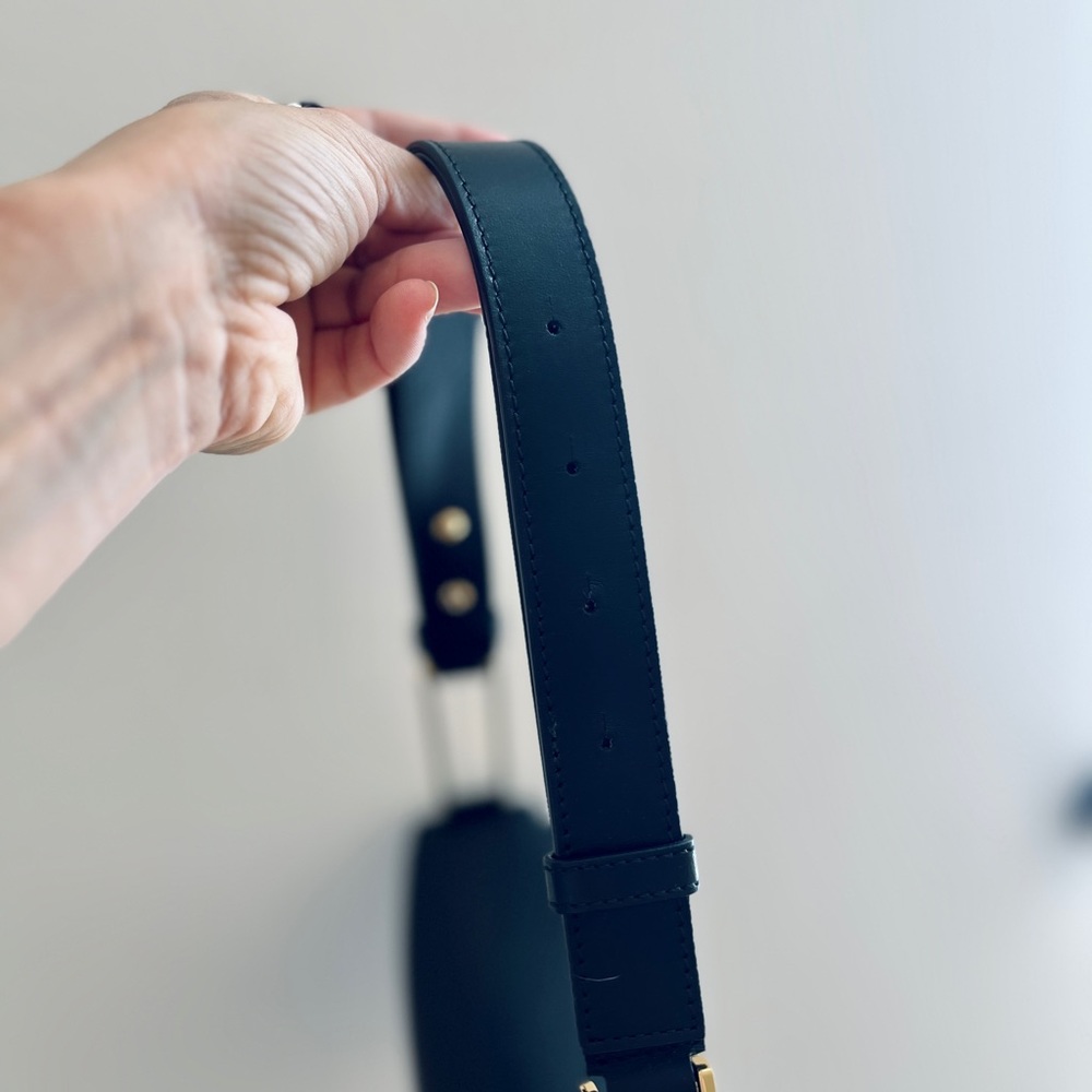 DeMellier Bergen bag. Sculptural classic baguette bag with great functionality. - Picture 2 of 7